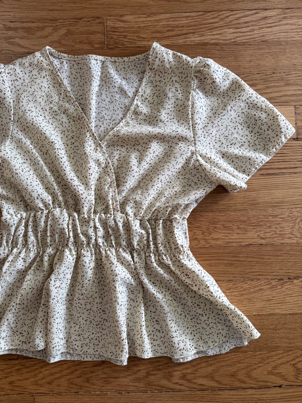 SHEIN Cream Short-Sleeve Peplum Top with Brown Speckle Print